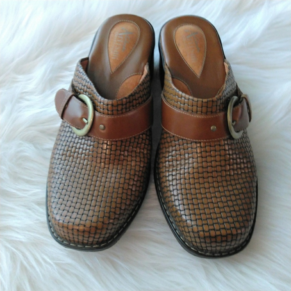 Clarks Artisan Leather Basket Weave Clogs 8.5M - Picture 8 of 8